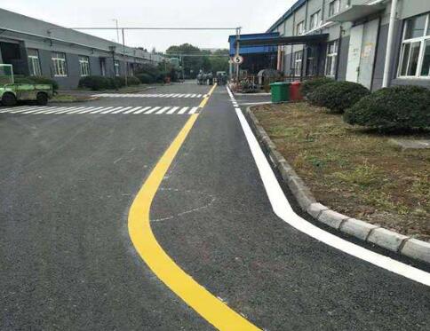 廠區(qū)道路劃線作用是什么，廠區(qū)道路劃線找誰？飛揚市政口碑好